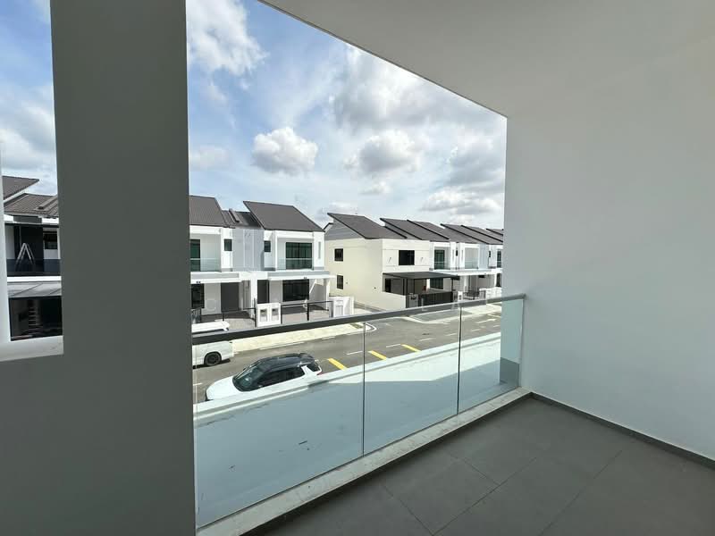 2-storey Terraced House for Sale in Bandar Putra (Kulai) - Claire Lai - Exterior - PropertyGuru.com.my