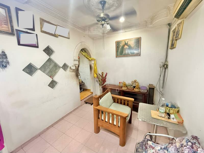 Rumah Teres 1 Tingkat untuk Dijual di Seksyen 17 (Shah Alam) - Mohammad Din Majid - Living Room - PropertyGuru.com.my