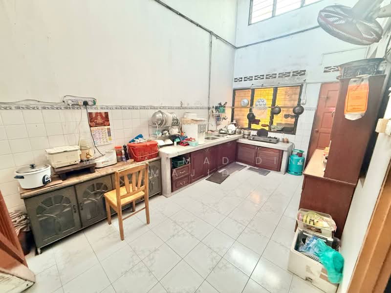 Rumah Teres 1 Tingkat untuk Dijual di Seksyen 17 (Shah Alam) - Mohammad Din Majid - Kitchen - PropertyGuru.com.my