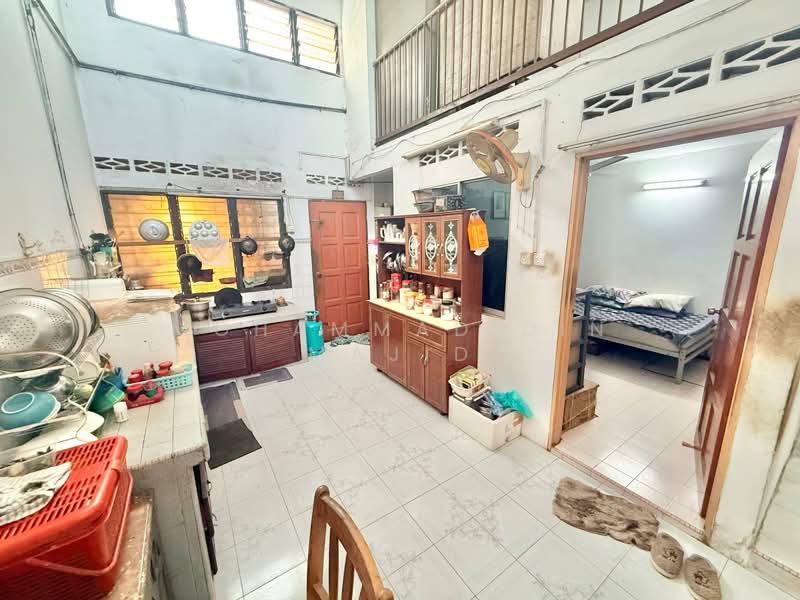 Rumah Teres 1 Tingkat untuk Dijual di Seksyen 17 (Shah Alam) - Mohammad Din Majid - Kitchen - PropertyGuru.com.my