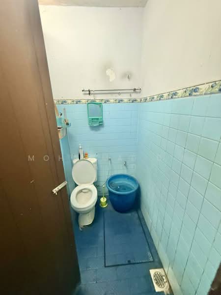 Rumah Teres 1 Tingkat untuk Dijual di Seksyen 17 (Shah Alam) - Mohammad Din Majid - Bathroom - PropertyGuru.com.my