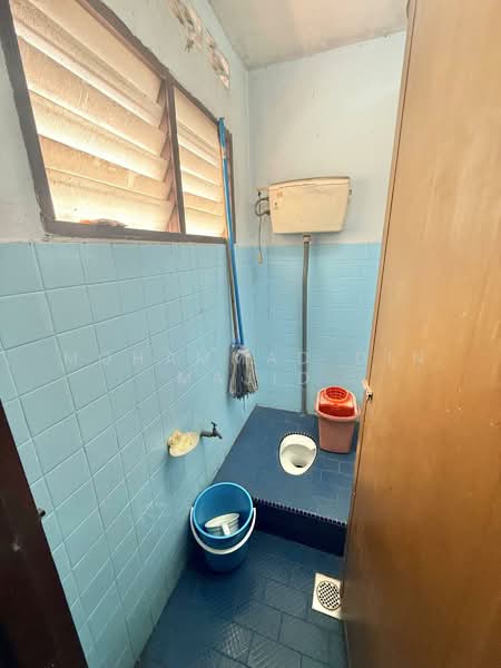 Rumah Teres 1 Tingkat untuk Dijual di Seksyen 17 (Shah Alam) - Mohammad Din Majid - Bathroom - PropertyGuru.com.my