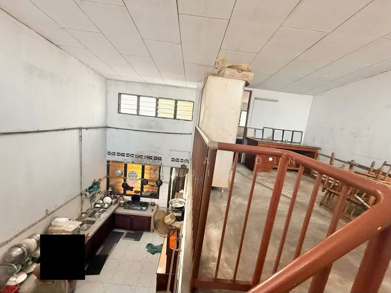 Rumah Teres 1 Tingkat untuk Dijual di Seksyen 17 (Shah Alam) - Mohammad Din Majid - Kitchen - PropertyGuru.com.my