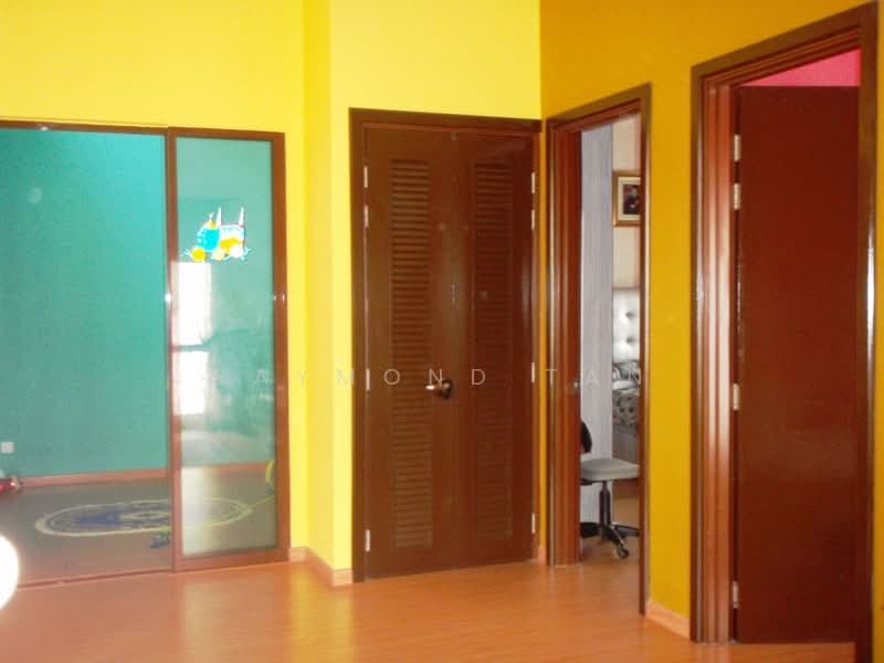 Rumah Berkembar untuk Dijual di Mutiara Damansara (Selangor) - Raymond Tan - Corridor - PropertyGuru.com.my