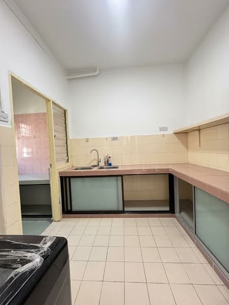 Pangsapuri untuk Disewa di Pangsapuri Kempas - Stella Lee - Kitchen - PropertyGuru.com.my