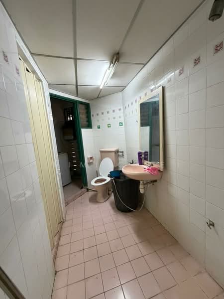 Pangsapuri untuk Dijual di Nova II - Mimi Chee - Bathroom - PropertyGuru.com.my