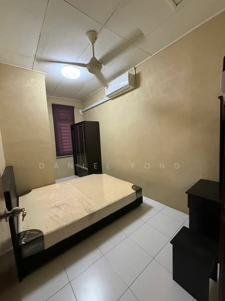2.5-storey Terraced House for Rent in Taman Scientex Pasir Gudang (Pasir Gudang) - Daniel Yong - Bedroom - PropertyGuru.com.my