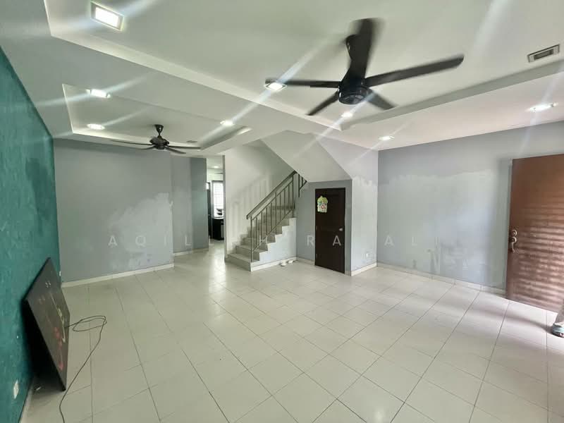 Rumah Teres 2 Tingkat untuk Dijual di Bandar Teknologi Kajang (Kajang) - Aqillah Razali - Living Room - PropertyGuru.com.my