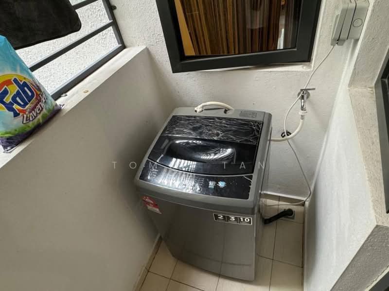 Servis Apartment untuk Disewa di United Point (Residensi Berpadu) - TOMMY TAN - Balcony - PropertyGuru.com.my
