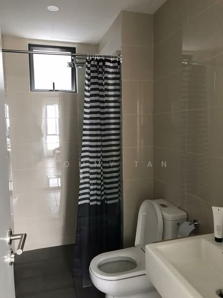 Servis Apartment untuk Disewa di United Point (Residensi Berpadu) - TOMMY TAN - Bathroom - PropertyGuru.com.my