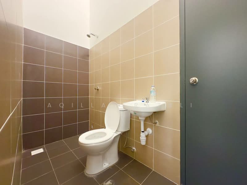 Rumah Teres 1 Tingkat untuk Dijual di Dengkil (Selangor) - Aqillah Razali - Bathroom - PropertyGuru.com.my