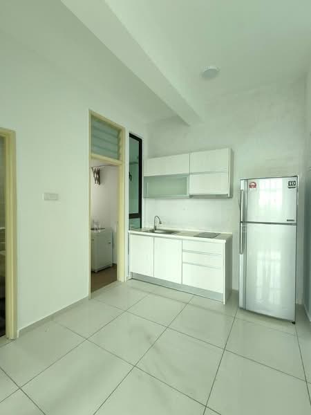 Service Residence for Sale at D'Summit Residences - Daniel Yong - Kitchen - PropertyGuru.com.my