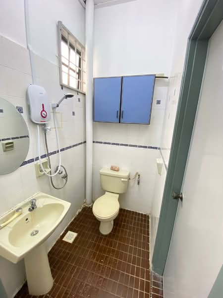 2-storey Terraced House for Rent in Taman Daya (Johor Bahru) - Jessy Koh - Bathroom - PropertyGuru.com.my