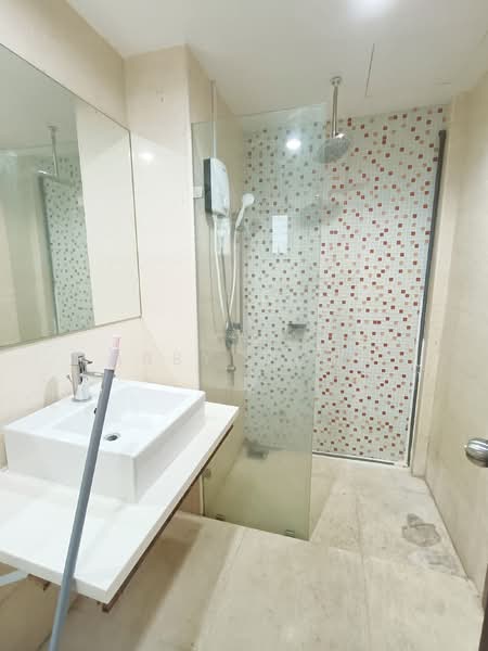 Servis Apartment untuk Disewa di Regalia Residence - Abby Chan - Bathroom - PropertyGuru.com.my