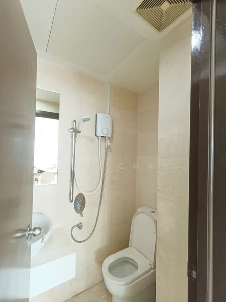 Servis Apartment untuk Dijual di Regalia Residence - Abby Chan - Bathroom - PropertyGuru.com.my