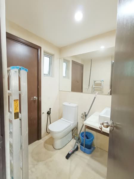 Servis Apartment untuk Dijual di Regalia Residence - Abby Chan - Bathroom - PropertyGuru.com.my