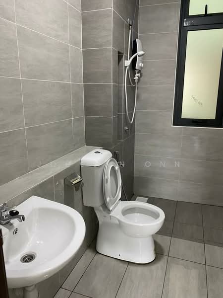 Service Residence for Sale at 8Scape Residence @ Sutera - Jocelyn Onn - Bathroom - PropertyGuru.com.my
