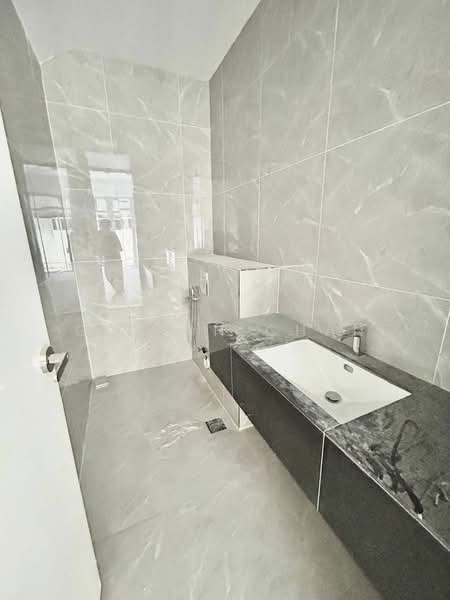 Semi-Detached House for Sale in Taman Ekoflora (Johor Bahru) - Gideon Chan - Bathroom - PropertyGuru.com.my