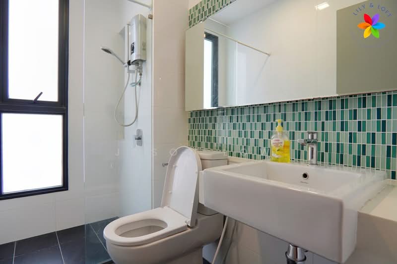 Service Residence for Rent at Residential Suites @ HighPark - Jason Low - Bathroom - PropertyGuru.com.my