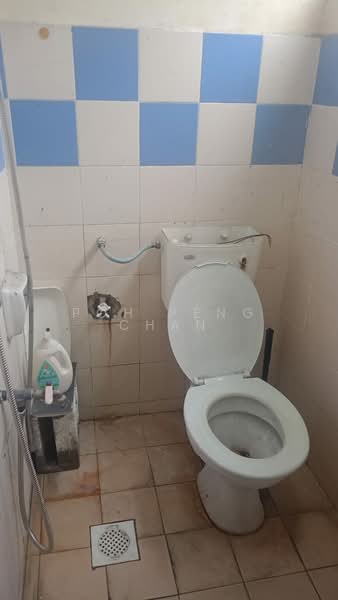 Flat for Sale at Pangsapuri Taman Tasik Sungai Chua - Poh Peng Chan - Bathroom - PropertyGuru.com.my