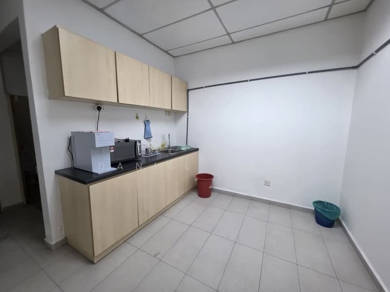 Shop for Rent in Taman Molek (Johor Bahru) - Daniel Yong - Kitchen - PropertyGuru.com.my