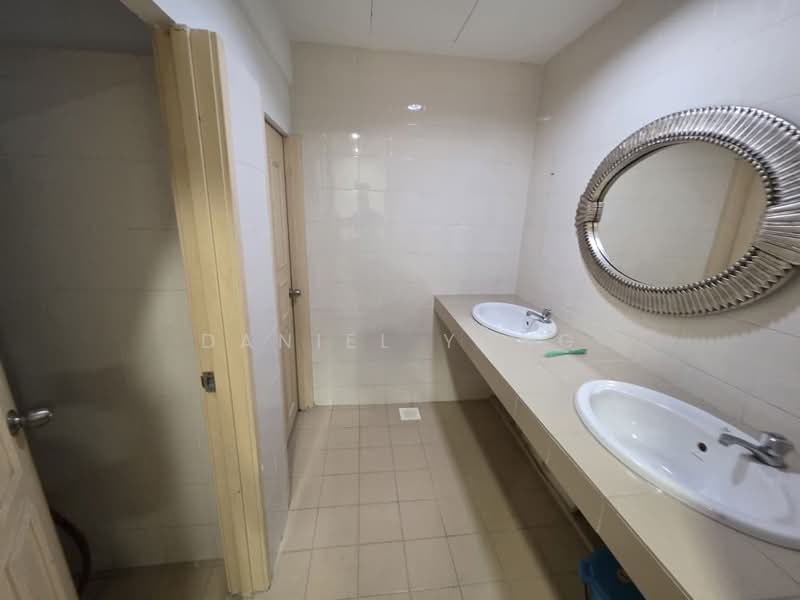 Shop for Rent in Taman Molek (Johor Bahru) - Daniel Yong - Bathroom - PropertyGuru.com.my
