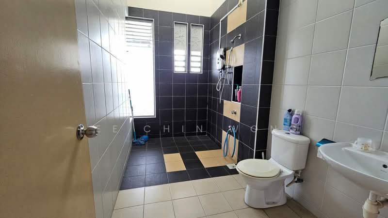 Rumah Teres 2 Tingkat untuk Dijual di Taman Impian Emas (Skudai) - Lee Chin Wong - Bathroom - PropertyGuru.com.my