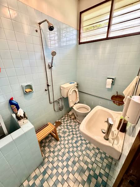 Bungalow for Sale in Seksyen 12 (Shah Alam) - Shiqin Saidin - Bathroom - PropertyGuru.com.my
