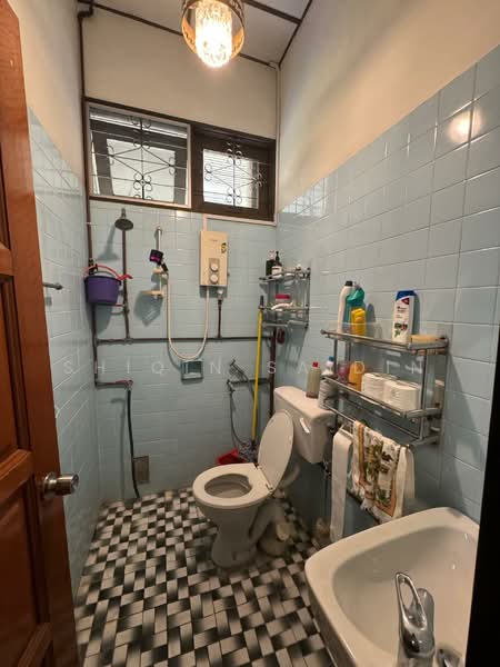 Bungalow for Sale in Seksyen 12 (Shah Alam) - Shiqin Saidin - Bathroom - PropertyGuru.com.my