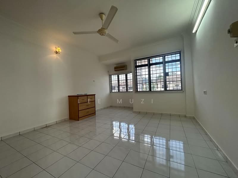 Rumah Kluster untuk Dijual di New Pasir Puteh (Ipoh) - Lee Muzi - Living Room - PropertyGuru.com.my