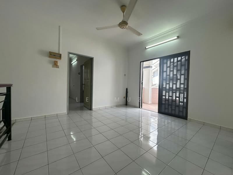 Rumah Kluster untuk Dijual di New Pasir Puteh (Ipoh) - Lee Muzi - Living Room - PropertyGuru.com.my