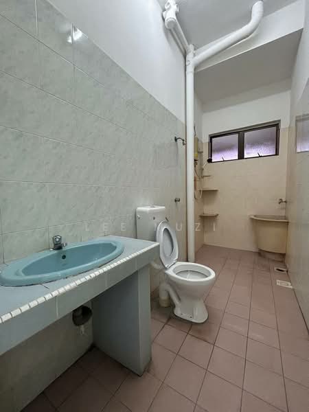 Rumah Kluster untuk Dijual di New Pasir Puteh (Ipoh) - Lee Muzi - Bathroom - PropertyGuru.com.my