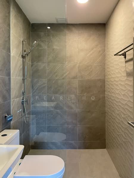 Servis Apartment untuk Disewa di Quinn Residence - Pearl Ho - Bathroom - PropertyGuru.com.my