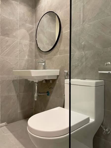 Servis Apartment untuk Disewa di Quinn Residence - Pearl Ho - Bathroom - PropertyGuru.com.my
