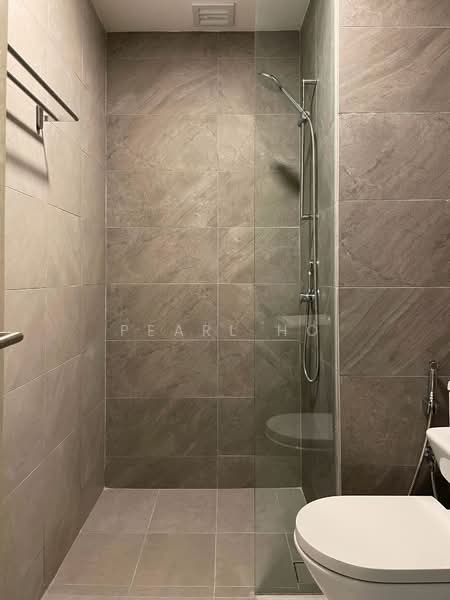 Servis Apartment untuk Disewa di Quinn Residence - Pearl Ho - Bathroom - PropertyGuru.com.my