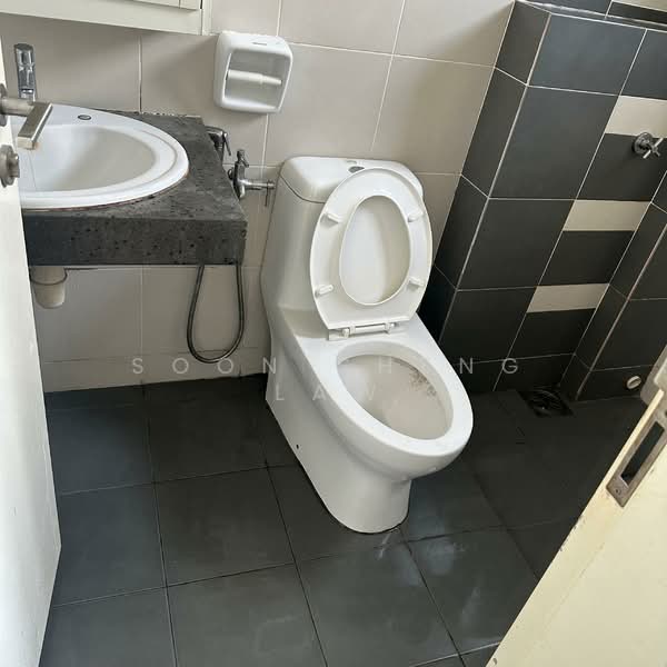 Rumah Teres untuk Dijual di Alam Damai (Cheras) - Soon Sheng Law - Bathroom - PropertyGuru.com.my
