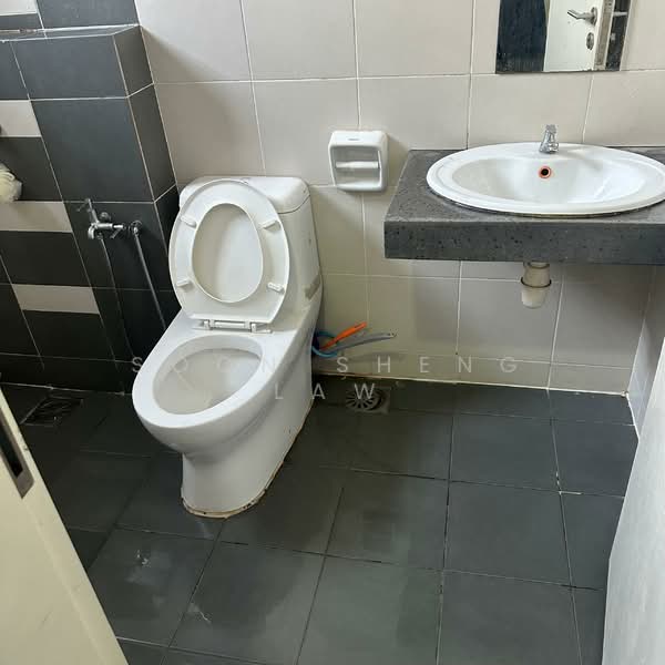 Rumah Teres untuk Dijual di Alam Damai (Cheras) - Soon Sheng Law - Bathroom - PropertyGuru.com.my