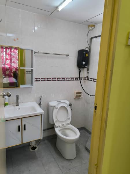 Kondominium untuk Dijual di Idaman Putera - Tony Lau - Bathroom - PropertyGuru.com.my