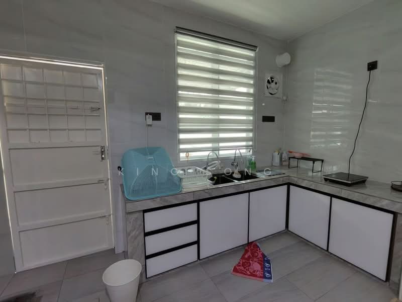 2-storey Terraced House for Sale in Taman Seri Selendang (Batu Berendam) - King Song - PropertyGuru.com.my