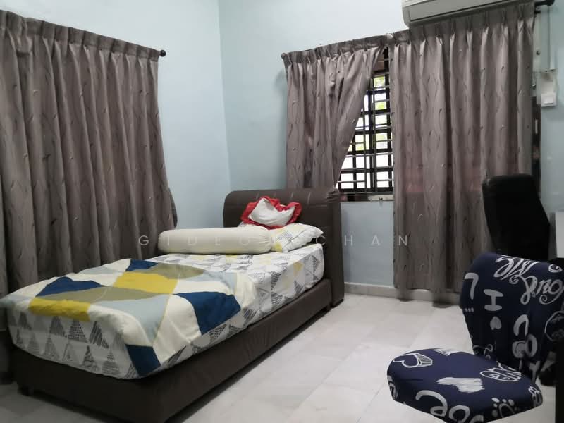 Rumah Banglo untuk Dijual di Taman Kebun Teh (Johor Bahru) - Gideon Chan - Bedroom - PropertyGuru.com.my