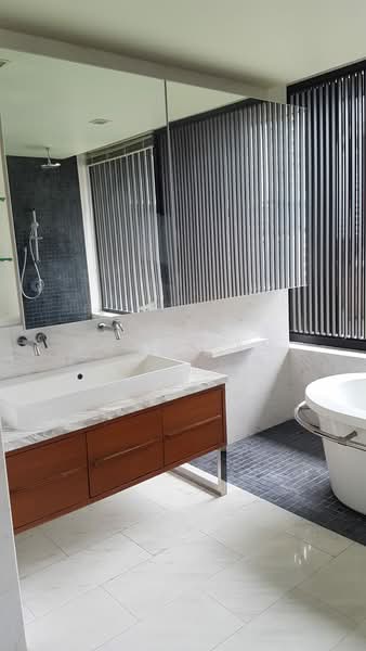 Kondominium untuk Dijual di Dedaun Condominium - Jojo Yam - Bathroom - PropertyGuru.com.my