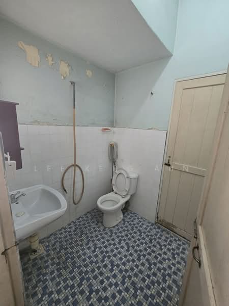 2-storey Terraced House for Rent in Taman Eng Ann (Klang) - Lee Keng Aun - Bathroom - PropertyGuru.com.my