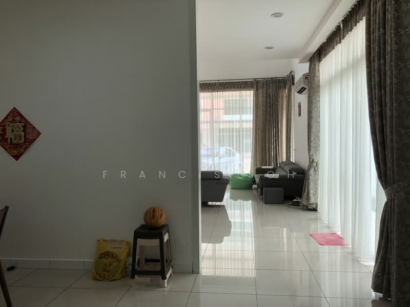 Rumah Berkembar untuk Dijual di Taman Damai Utama (Bandar Kinrara) - Francis Soh - Living Room - PropertyGuru.com.my