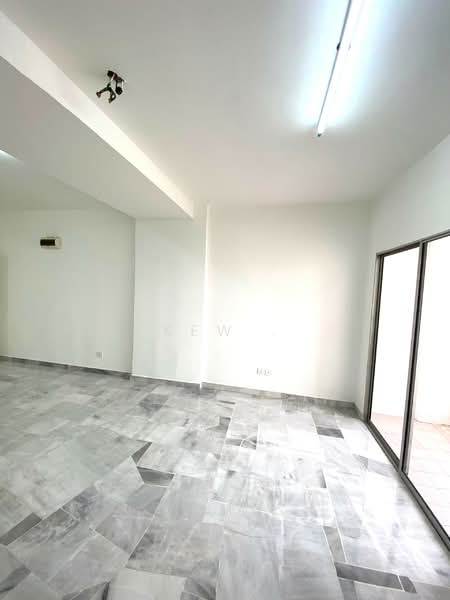 Condominium for Rent at Pelangi Indah Condominium - Kew . - PropertyGuru.com.my