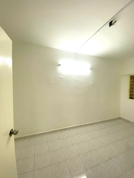 Condominium for Rent at Pelangi Indah Condominium - Kew . - PropertyGuru.com.my