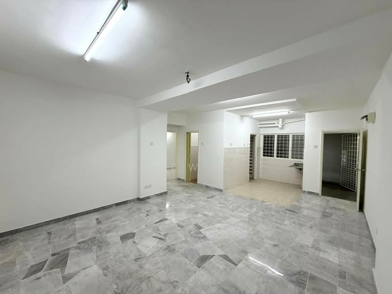 Kondominium untuk Disewa di Pelangi Indah Condominium - Kew . - Living Room - PropertyGuru.com.my