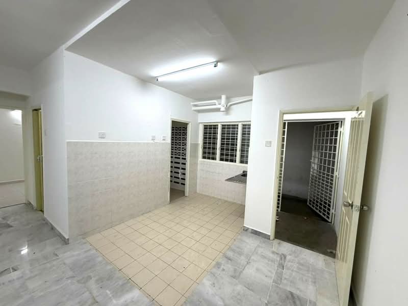 Kondominium untuk Disewa di Pelangi Indah Condominium - Kew . - Kitchen - PropertyGuru.com.my
