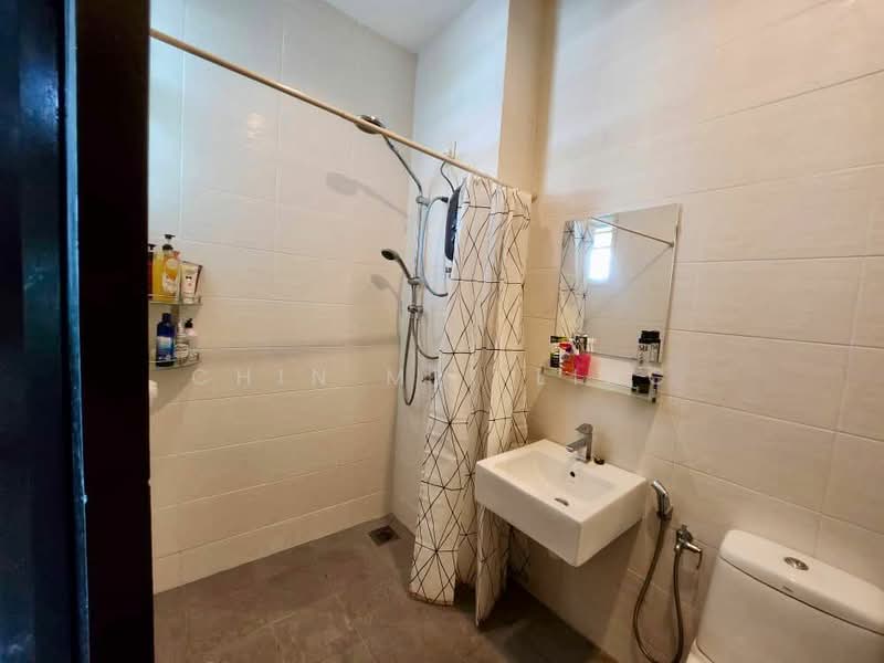 2-storey Terraced House for Sale in Bandar Sri Sendayan (Negeri Sembilan) - Chin Mei Ling - Bathroom - PropertyGuru.com.my