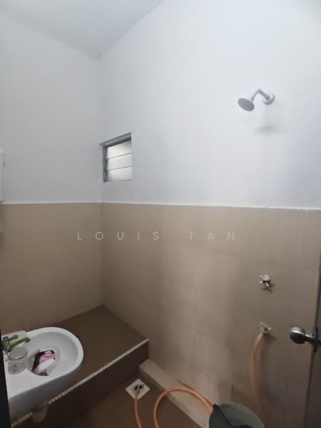 Flat for Sale at Taman Seri Orkid - Louis Tan - Bathroom - PropertyGuru.com.my