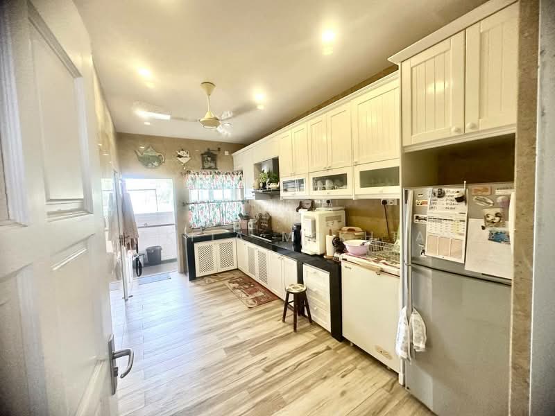 Semi-Detached House for Sale in Ukay Perdana (Ulu Kelang) - Syakila Mokhtar - Kitchen - PropertyGuru.com.my